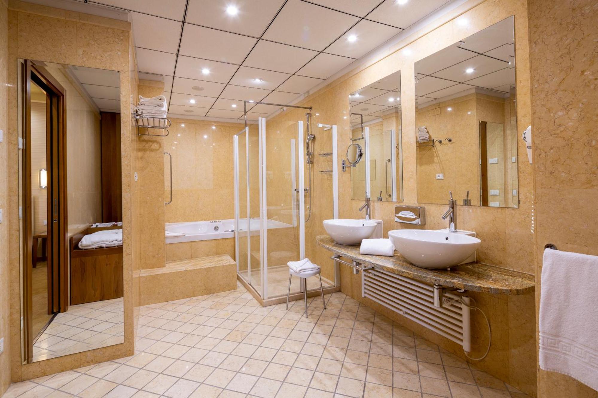 Crowne Plaza Padova, an IHG Hotel Esterno foto