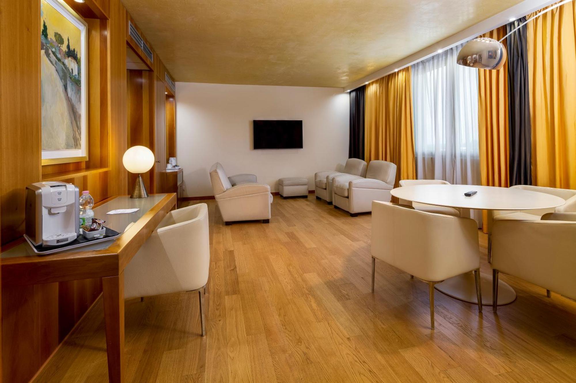 Crowne Plaza Padova, an IHG Hotel Esterno foto