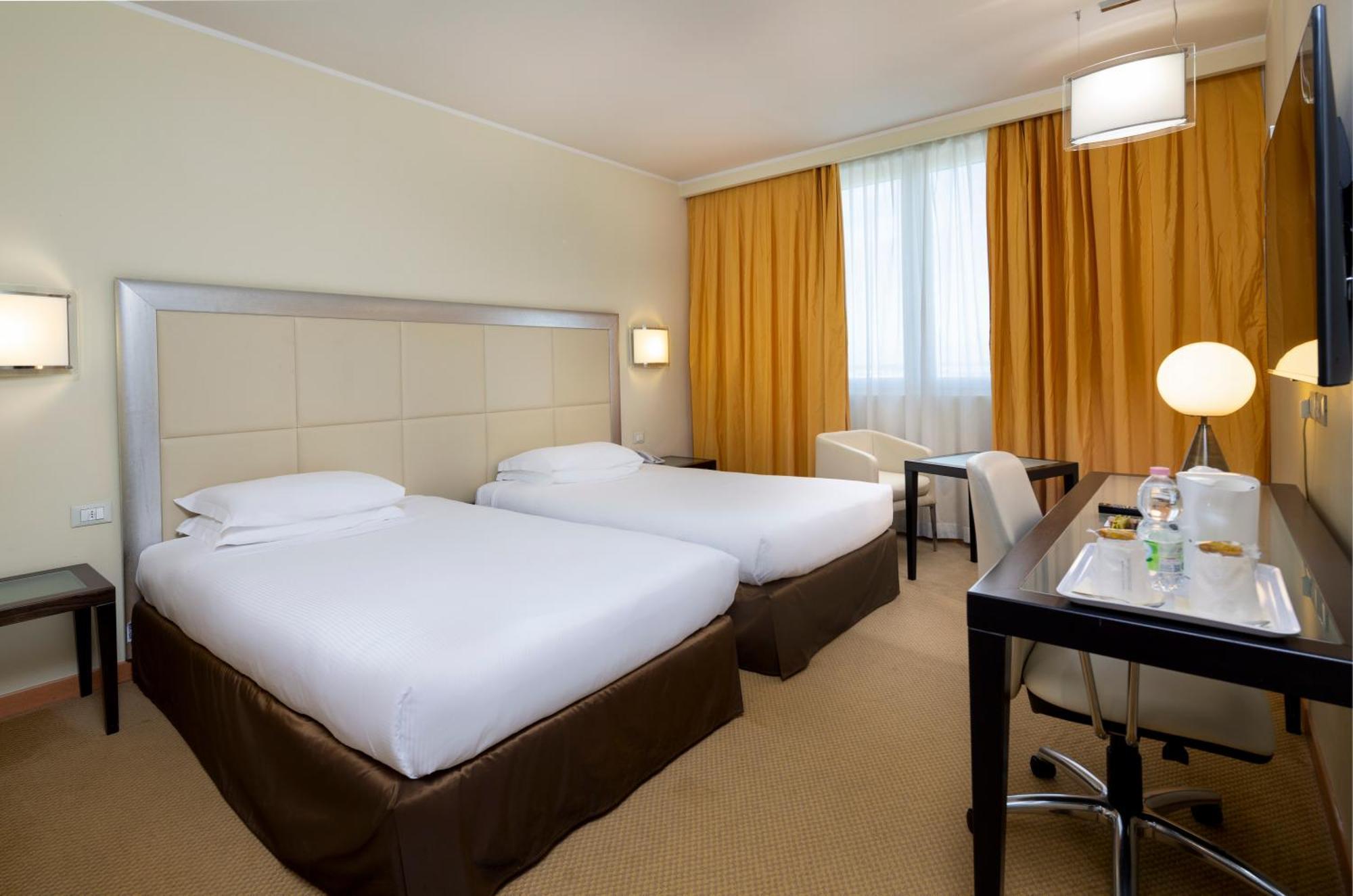 Crowne Plaza Padova, an IHG Hotel Esterno foto
